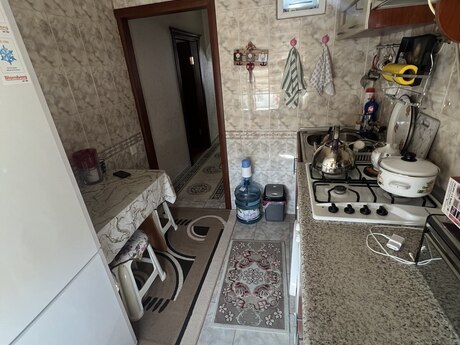 3 otaqlı köhnə tikili - Həzi Aslanov m. - 68 m²