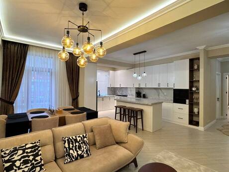 4 otaqlı yeni tikili - 8 Noyabr m. - 175 m²