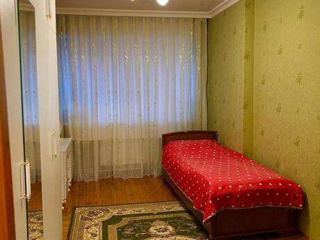 3 otaqlı köhnə tikili - Yeni Günəşli q. - 80 m²