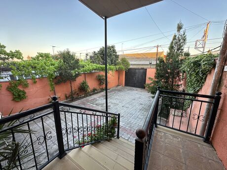 6 otaqlı həyət evi/bağ evi - Qaraçuxur q. - 360 m²