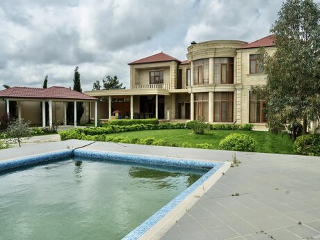 6 otaqlı həyət evi/bağ evi - Mərdəkan q. - 600 m²