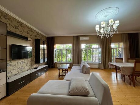 4 otaqlı həyət evi/bağ evi - Səbail r. - 130 m²