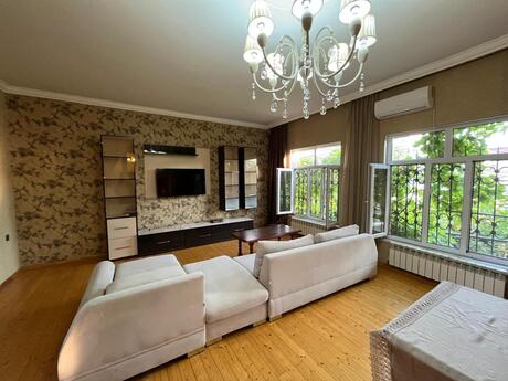 4 otaqlı həyət evi/bağ evi - Səbail r. - 130 m²