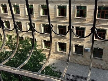 3 otaqlı köhnə tikili - Elmlər Akademiyası m. - 70 m²