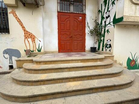 8 otaqlı həyət evi/bağ evi - 20 Yanvar m. - 300 m²