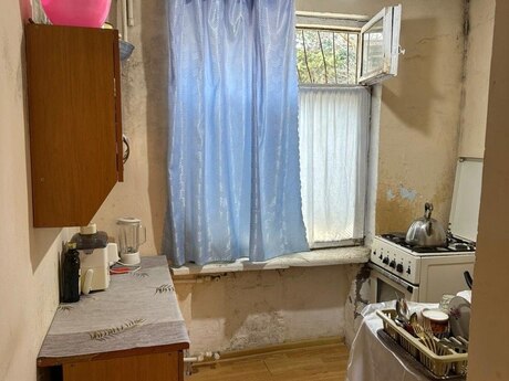 6-комн. вторичка - м. Иншаатчылар - 150 м²