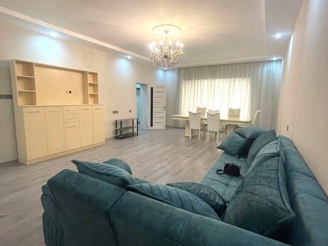 5 otaqlı həyət evi/bağ evi - Badamdar q. - 300 m²
