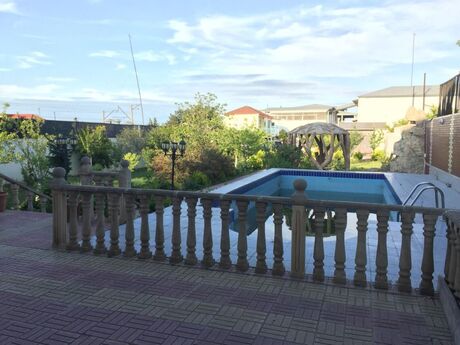 5 otaqlı həyət evi/bağ evi - Novxanı q. - 260 m²