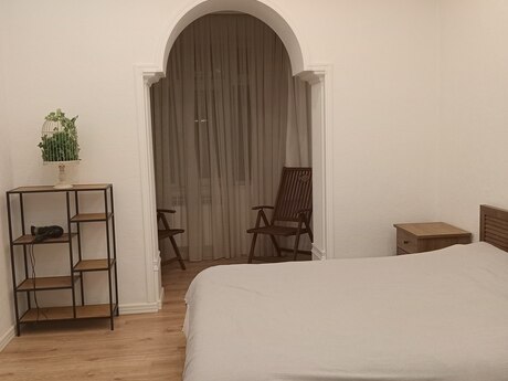 3 otaqlı köhnə tikili - İçəri Şəhər m. - 95 m²