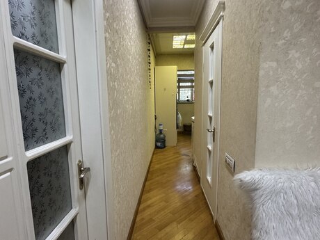 2 otaqlı köhnə tikili - Azadlıq Prospekti m. - 65 m²