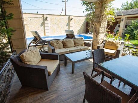 6 otaqlı həyət evi/bağ evi - Mərdəkan q. - 400 m²