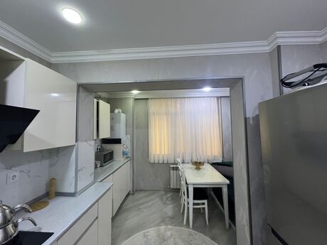 4 otaqlı köhnə tikili - İnşaatçılar m. - 105 m²