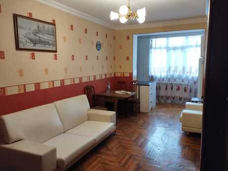 3 otaqlı köhnə tikili - Gənclik m. - 70 m²