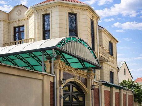 10 otaqlı həyət evi/bağ evi - Nəsimi m. - 450 m²