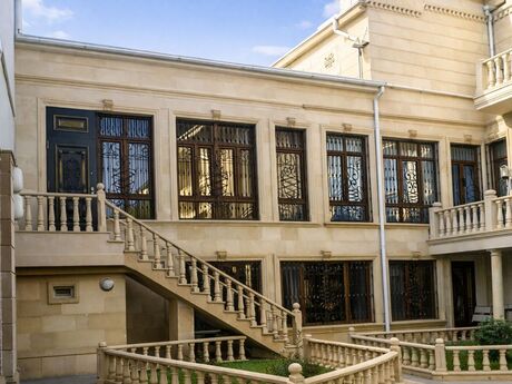 10 otaqlı həyət evi/bağ evi - Nəsimi m. - 450 m²