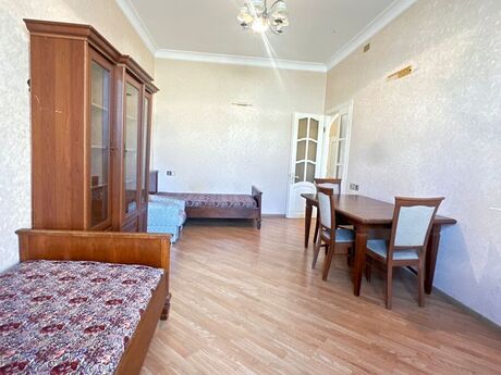 2 otaqlı köhnə tikili - Elmlər Akademiyası m. - 56 m²