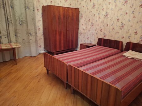 2 otaqlı köhnə tikili - Elmlər Akademiyası m. - 55 m²