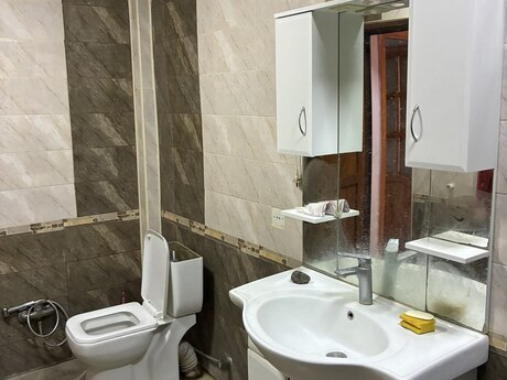 4 otaqlı həyət evi/bağ evi - Əhmədli q. - 160 m²