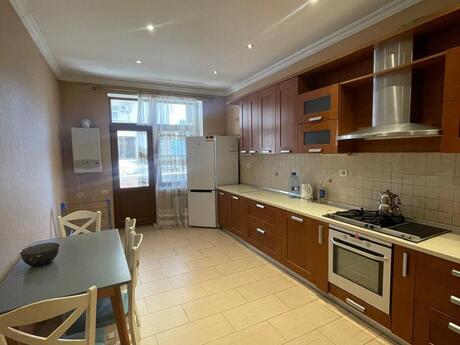 3 otaqlı yeni tikili - 28 May m. - 145 m²