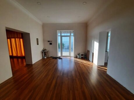 4 otaqlı həyət evi/bağ evi - Şüvəlan q. - 140 m²