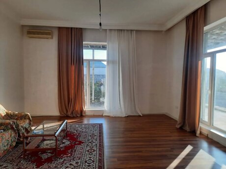 4 otaqlı həyət evi/bağ evi - Şüvəlan q. - 140 m²