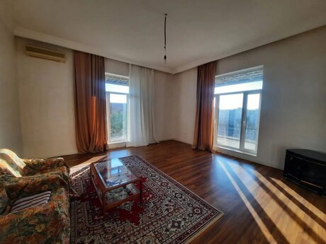4 otaqlı həyət evi/bağ evi - Şüvəlan q. - 140 m²