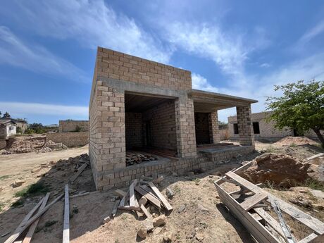 4 otaqlı həyət evi/bağ evi - Novxanı q. - 121 m²
