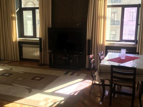 2 otaqlı köhnə tikili - Sahil m. - 70 m²