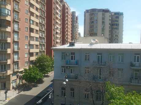 5 otaqlı köhnə tikili - 28 May q. - 150 m²