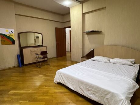 3 otaqlı yeni tikili - 28 May m. - 150 m²
