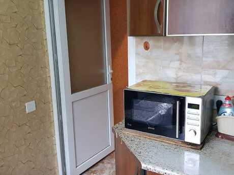 3 otaqlı köhnə tikili - 28 May m. - 64 m²