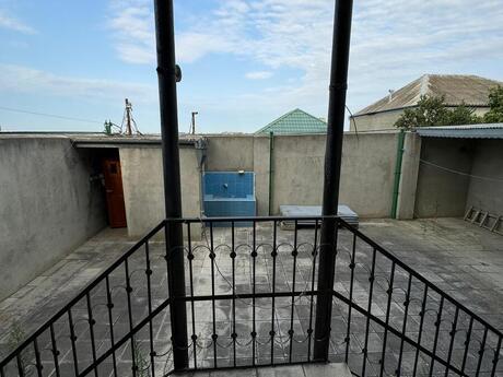 6 otaqlı həyət evi/bağ evi - Qaraçuxur q. - 204 m²