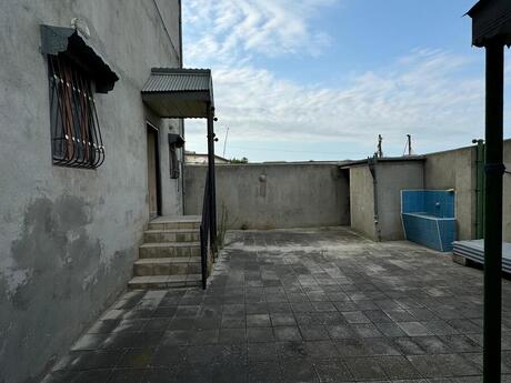 6 otaqlı həyət evi/bağ evi - Qaraçuxur q. - 204 m²