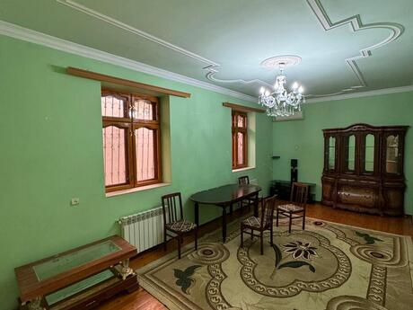 6 otaqlı həyət evi/bağ evi - Qaraçuxur q. - 204 m²
