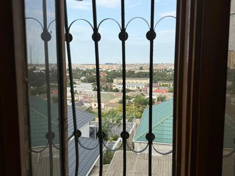 6 otaqlı həyət evi/bağ evi - Qaraçuxur q. - 204 m²