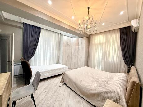 4 otaqlı yeni tikili - Şah İsmayıl Xətai m. - 143 m²