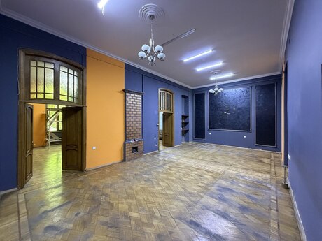 4 otaqlı köhnə tikili - Sahil m. - 200 m²