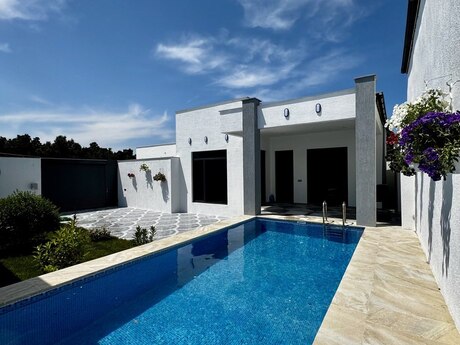 4 otaqlı həyət evi/bağ evi - Şüvəlan q. - 150 m²