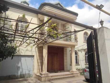 11 otaqlı həyət evi/bağ evi - Sulutəpə q. - 450 m²