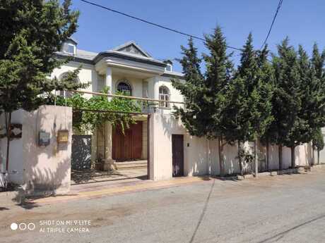 11 otaqlı həyət evi/bağ evi - Sulutəpə q. - 450 m²