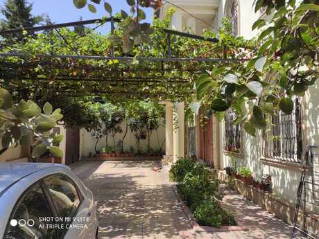 11 otaqlı həyət evi/bağ evi - Sulutəpə q. - 450 m²
