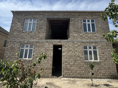 5 otaqlı həyət evi/bağ evi - Binə q. - 200 m²