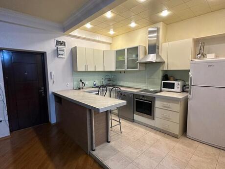 3 otaqlı köhnə tikili - İçəri Şəhər m. - 110 m²