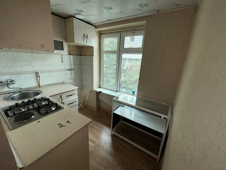 2 otaqlı köhnə tikili - İnşaatçılar m. - 50 m²