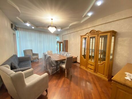 3 otaqlı yeni tikili - Şah İsmayıl Xətai m. - 130 m²