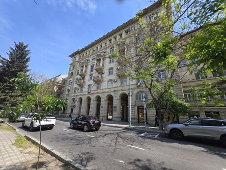 2 otaqlı köhnə tikili - Nəsimi r. - 75 m²