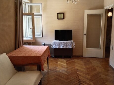 2 otaqlı köhnə tikili - Azadlıq Prospekti m. - 55 m²