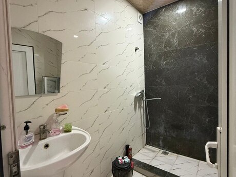 2 otaqlı köhnə tikili - İnşaatçılar m. - 65 m²