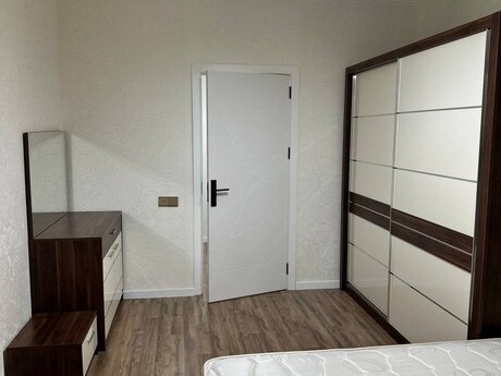 2 otaqlı köhnə tikili - Yeni Günəşli q. - 60 m²