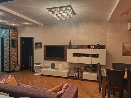 3 otaqlı yeni tikili - İnşaatçılar m. - 135 m²